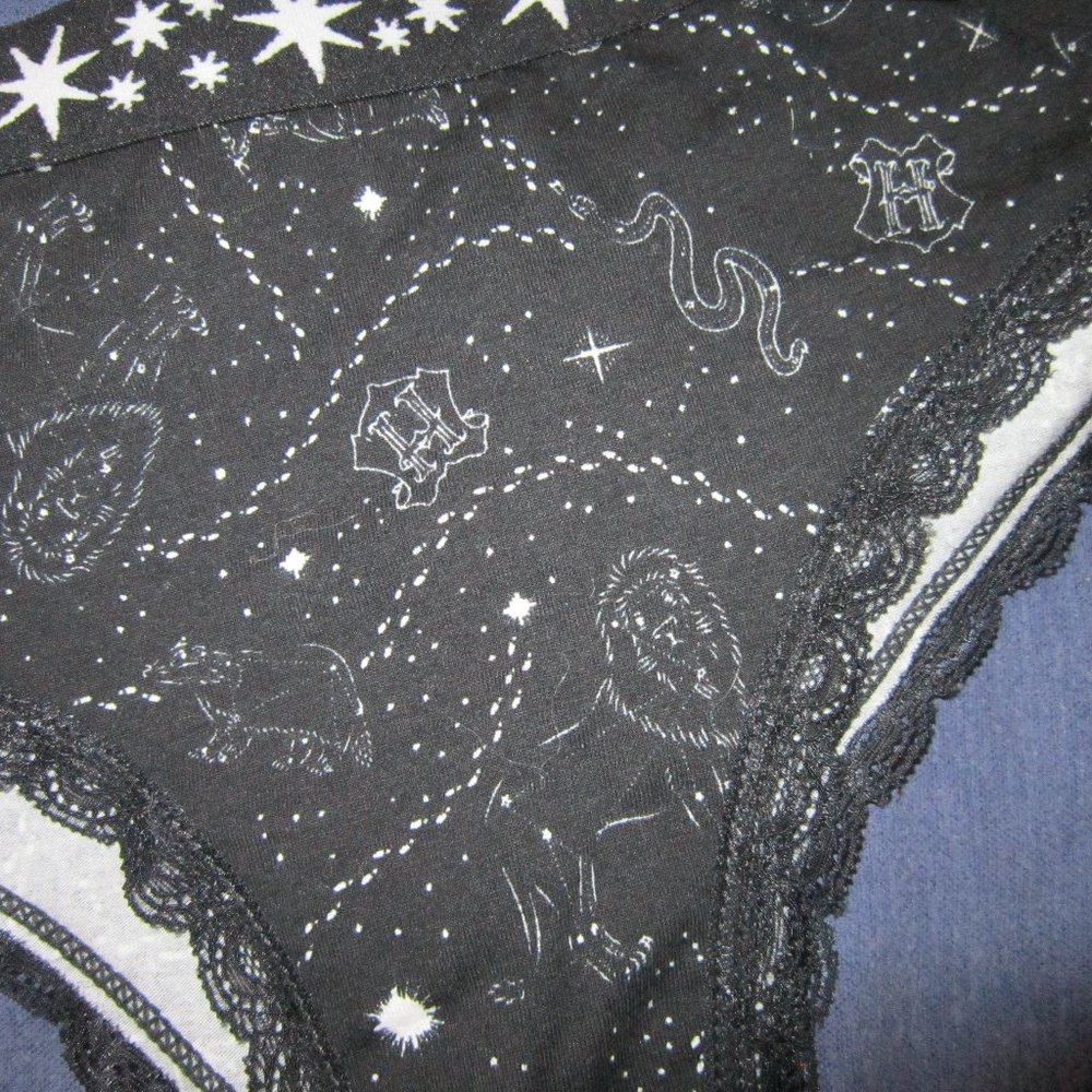 Harry Potter cheeky star panty HOT TOPIC Wizarding World - Picture 2 of 3